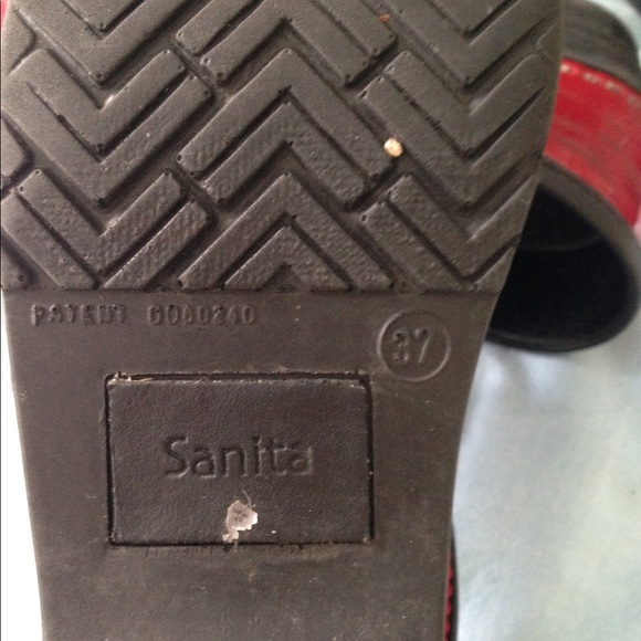 Clogs - Picture 2 of 3